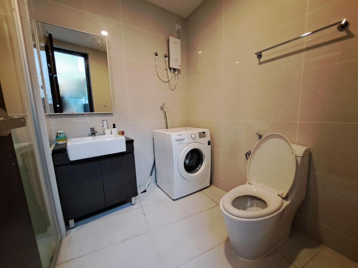 Cozy Home Country Garden At Dangabay Of Jb, Free Wifi And Streaming Джохор Бахру Екстериор снимка